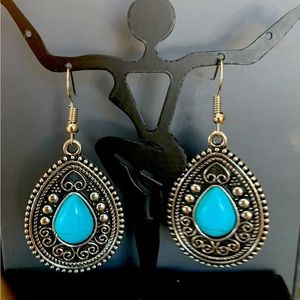 NEW pair of earrings